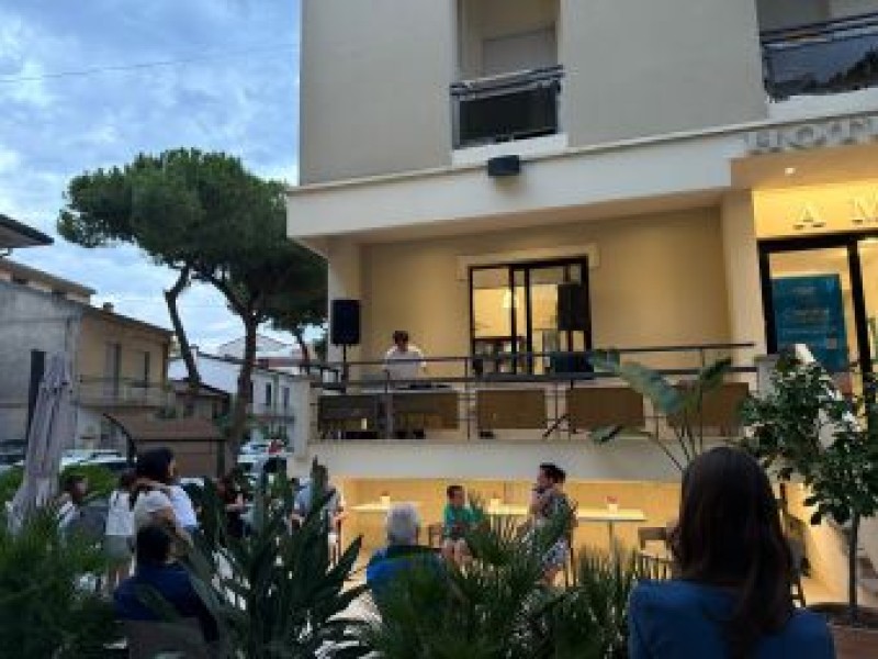 Musik auf der Terrasse.